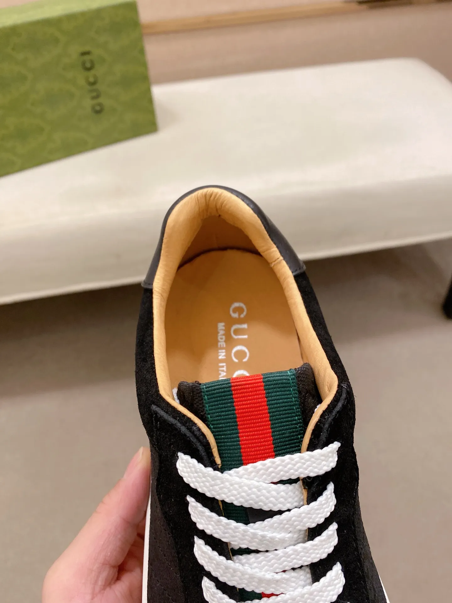 Factory price: 440💰 (GUCCI) The latest model from the official website 🎁🎁Casual and fashionable men's shoes👟, hot style 💥The version is simple and elegant, exclusive for trendy men. Unique official website latest brand elements 👑Gucci original decoration, fashionable and generous, the fabric is original cowhide ✅sheepskin lining, the official website specifies wear-resistant casual outsole, the classic model is taken in kind at the counter🎬38-44 (45 is not returned or exchanged)